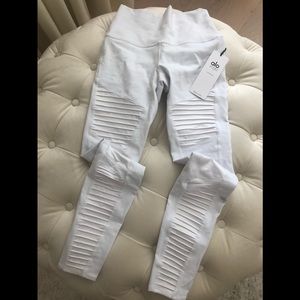 ALO YOGA HIGH-WAIST MOTO LEGGING - WHITE